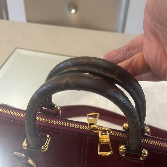 Louis Vuitton/vernis and monogram purse with strap and mirror - Picture 3 of 14
